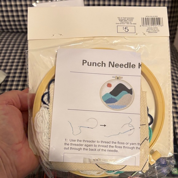 Crafters set: Crochet Kit, Punch Needle Set, scratch card set and bead art set - Picture 7 of 9